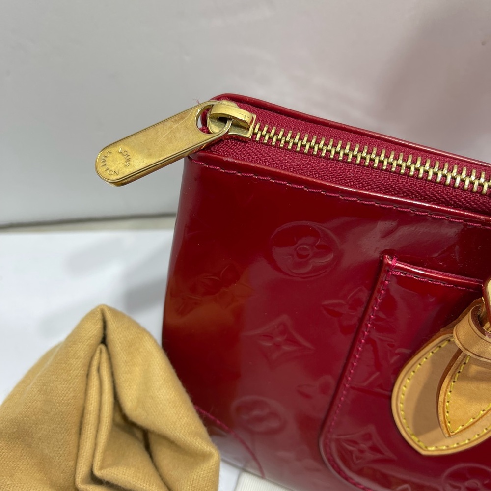 Louis Vuitton Vintage Monogram Vernis Rosewood Avenue comes with dust bag. - Picture 9 of 16
